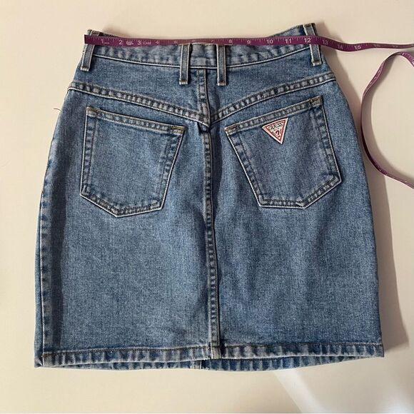 Vintage Guess Medium Wash Blue Denim Mini Skirt Size 28 26" Waist EUC - Picture 4 of 13